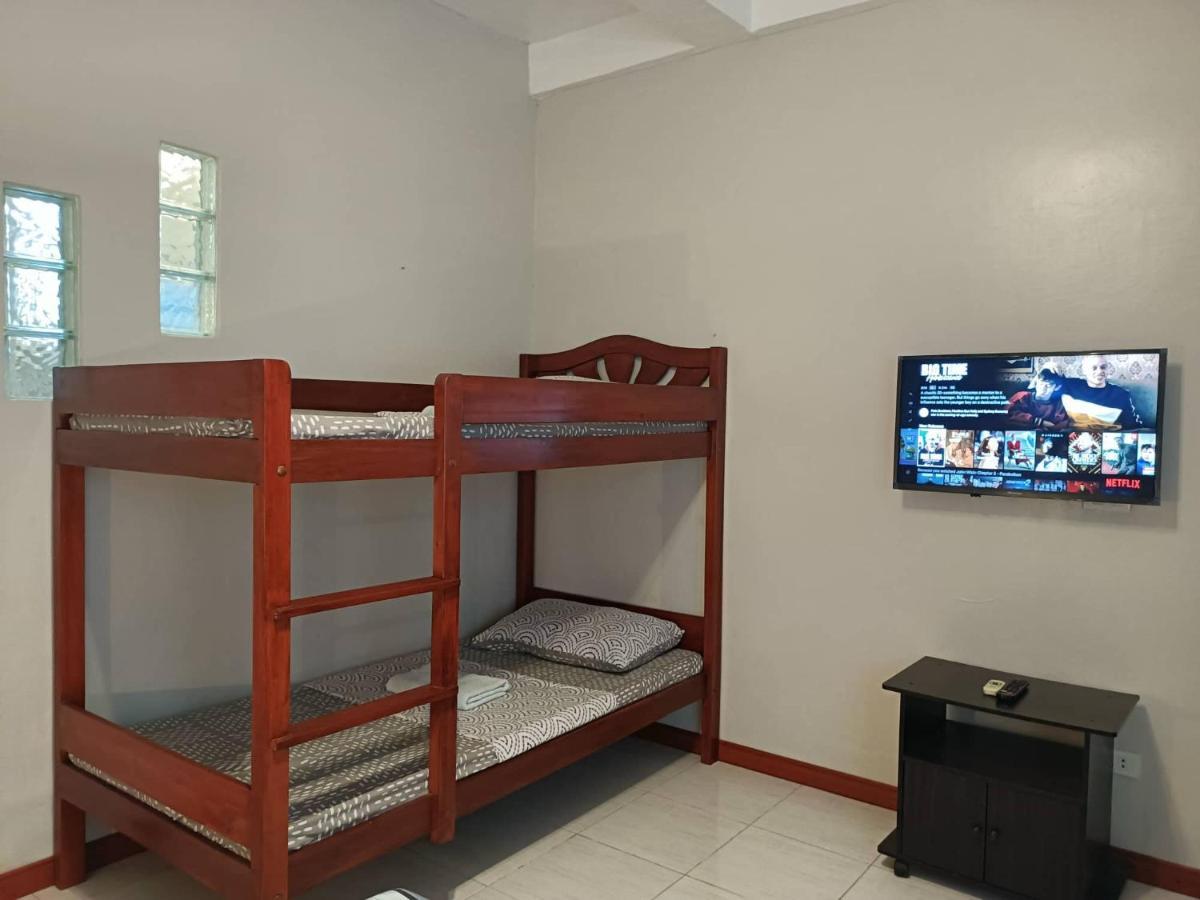 Villa Skanderbeg Guest House Puerto Princesa Exteriör bild