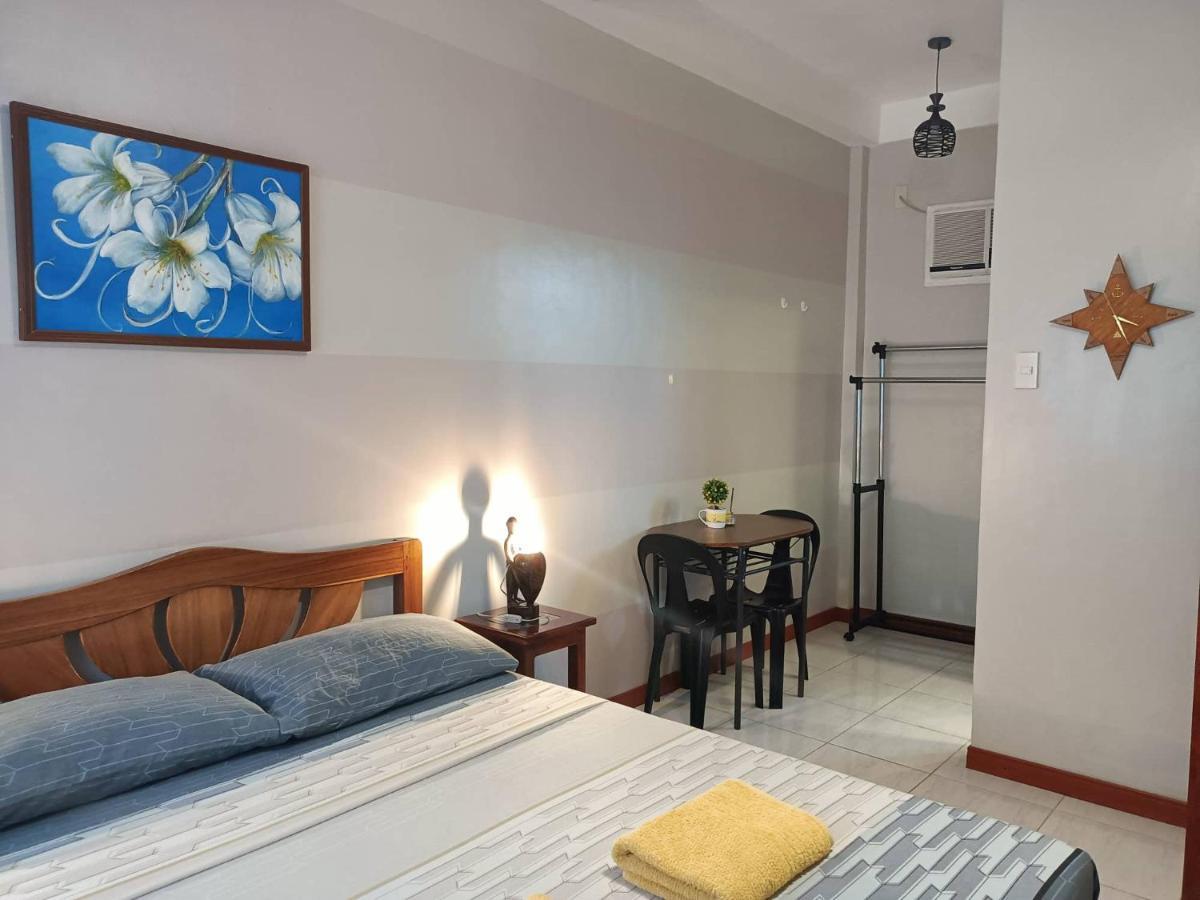 Villa Skanderbeg Guest House Puerto Princesa Exteriör bild