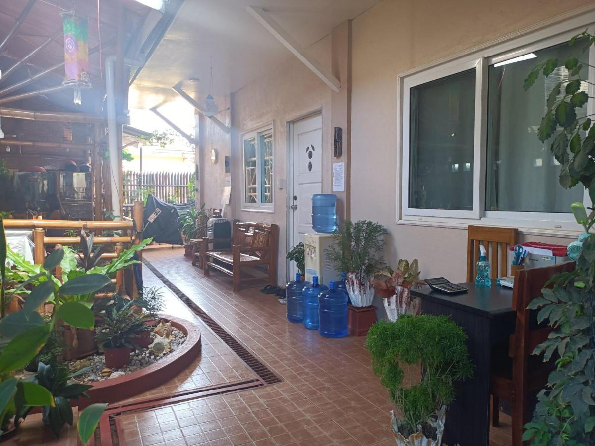 Villa Skanderbeg Guest House Puerto Princesa Exteriör bild