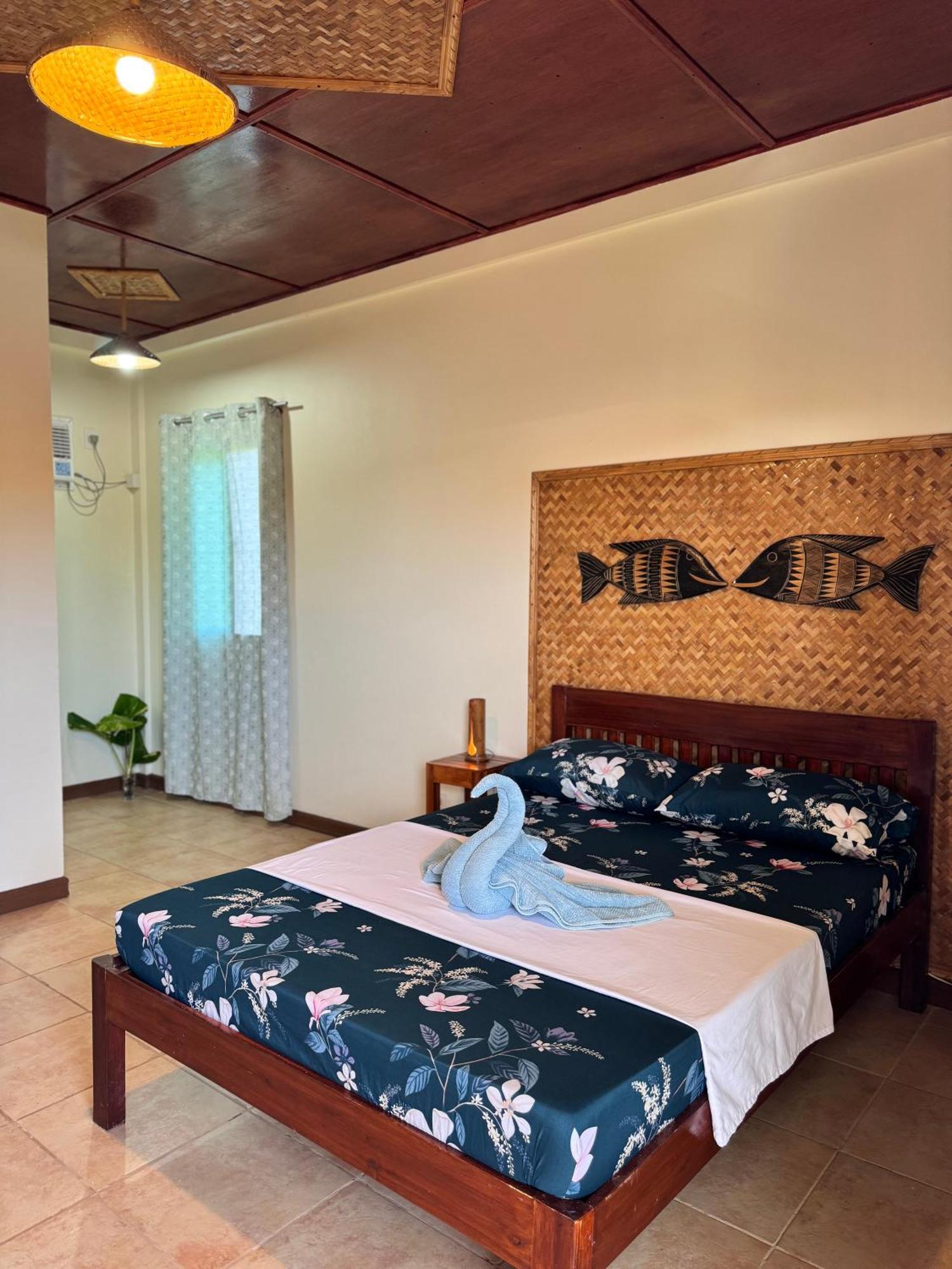 Villa Skanderbeg Guest House Puerto Princesa Exteriör bild