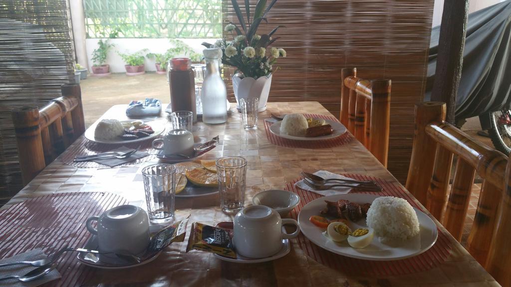 Villa Skanderbeg Guest House Puerto Princesa Exteriör bild