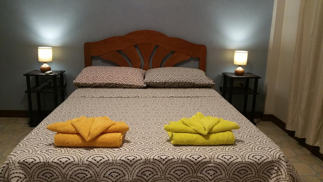 Villa Skanderbeg Guest House Puerto Princesa Exteriör bild