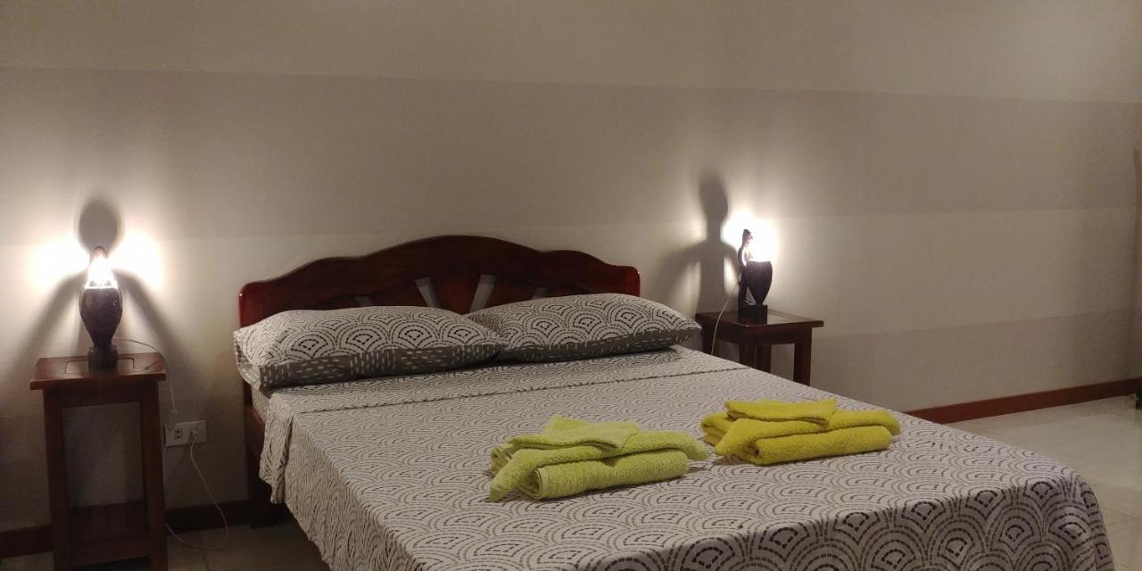 Villa Skanderbeg Guest House Puerto Princesa Rum bild