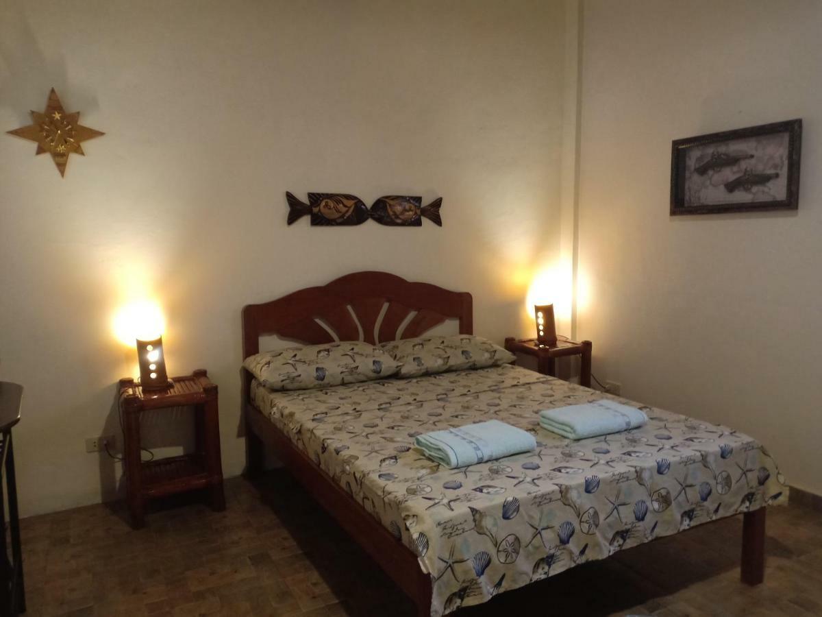 Villa Skanderbeg Guest House Puerto Princesa Exteriör bild